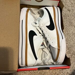 Women’s Nike Court Legacy